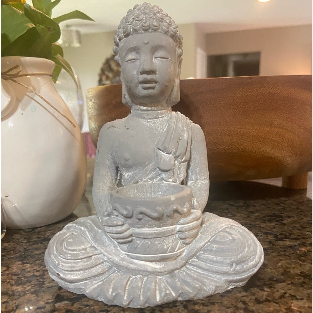Sitting Buddha Statue Great indoors or out
